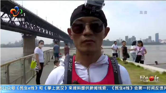 “誓不回头——柯明横渡长江艺术计划”中的视频静帧